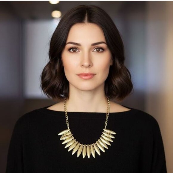 STATEMENT NECKLACE - golden spikes - Picture 1 of 4